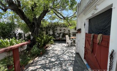 Venta casa 4 ambientes con cochera y piscina en Wilde