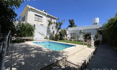 Venta casa 4 ambientes con cochera y piscina en Wilde