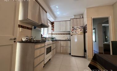 Venta casa 4 ambientes con cochera y piscina en Wilde