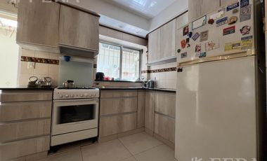 Venta casa 4 ambientes con cochera y piscina en Wilde