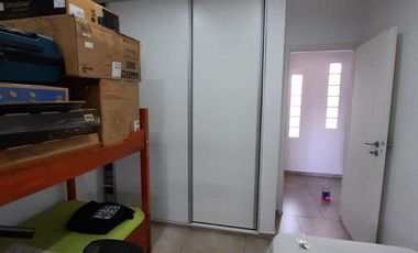 VENTA CASA DE 5 AMBIENTES CON GALPÓN EN BLANCO ESCALADA
