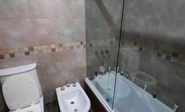 VENTA CASA DE 5 AMBIENTES CON GALPÓN EN BLANCO ESCALADA