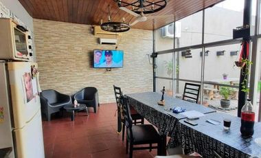 VENTA CASA DE 5 AMBIENTES CON GALPÓN EN BLANCO ESCALADA