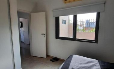VENTA CASA DE 5 AMBIENTES CON GALPÓN EN BLANCO ESCALADA