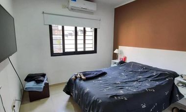 VENTA CASA DE 5 AMBIENTES CON GALPÓN EN BLANCO ESCALADA