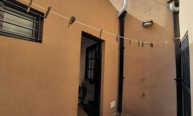 VENTA CASA DE 5 AMBIENTES CON GALPÓN EN BLANCO ESCALADA