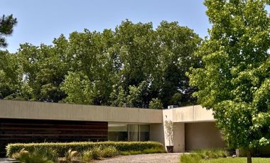 CASA 6 AMBIENTES EN VENTA, BARRIO EL CARDAL I, LOS CARDALES