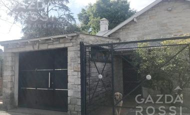 VENTA - casa con jardín en Monte Grande