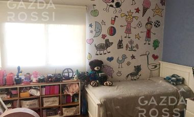 VENTA - casa con jardín en Monte Grande