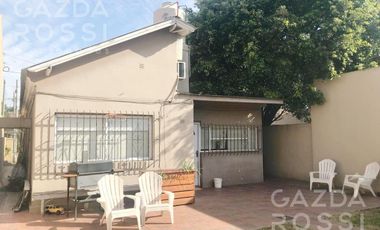 VENTA - casa con jardín en Monte Grande