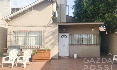 VENTA - casa con jardín en Monte Grande