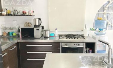 VENTA - casa con jardín en Monte Grande