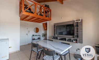 Departamento Venta 2amb luminosos balcón al frente, escritorio baulera, segundo piso x escalera