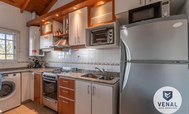 Departamento Venta 2amb luminosos balcón al frente, escritorio baulera, segundo piso x escalera