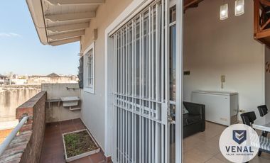 Departamento Venta 2amb luminosos balcón al frente, escritorio baulera, segundo piso x escalera