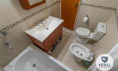 Departamento Venta 2amb luminosos balcón al frente, escritorio baulera, segundo piso x escalera