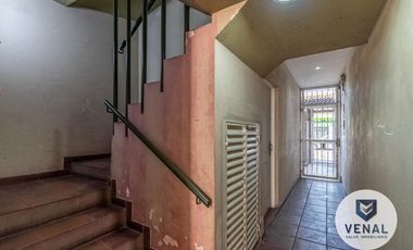 Departamento Venta 2amb luminosos balcón al frente, escritorio baulera, segundo piso x escalera