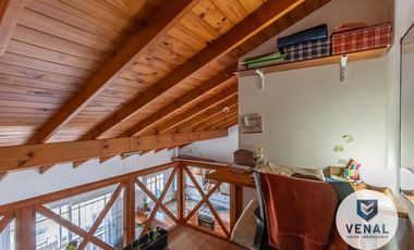 Departamento Venta 2amb luminosos balcón al frente, escritorio baulera, segundo piso x escalera