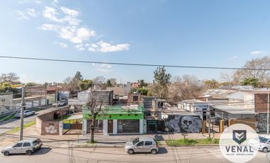 Departamento Venta 2amb luminosos balcón al frente, escritorio baulera, segundo piso x escalera