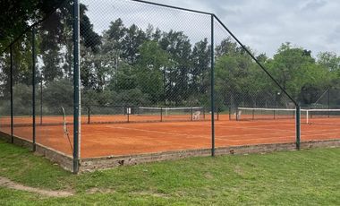 CASA 4 AMBIENTES EN VENTA, BARRIO MONET,  LOS CARDALES