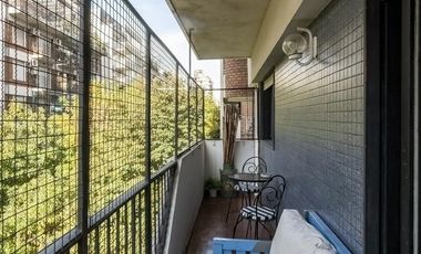 Departamento en  venta de 3 ambientes mas dependencia con cochera en French y Aguero