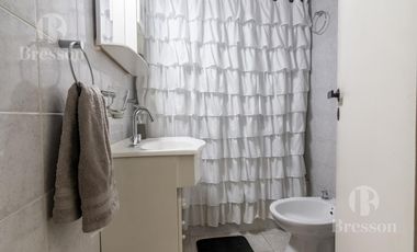 Departamento en  venta de 3 ambientes mas dependencia con cochera en French y Aguero