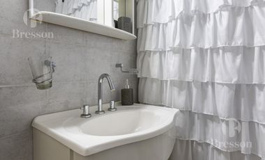 Departamento en  venta de 3 ambientes mas dependencia con cochera en French y Aguero