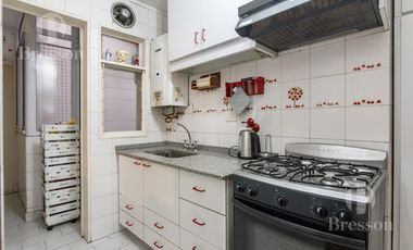 Departamento en  venta de 3 ambientes mas dependencia con cochera en French y Aguero