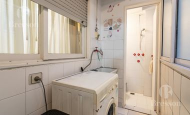 Departamento en  venta de 3 ambientes mas dependencia con cochera en French y Aguero