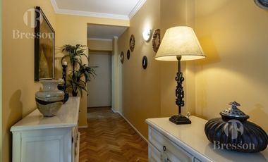 Departamento en  venta de 3 ambientes mas dependencia con cochera en French y Aguero