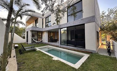 En renta casa con paneles solares en la privada Kutz, en el Yucatán Country Club