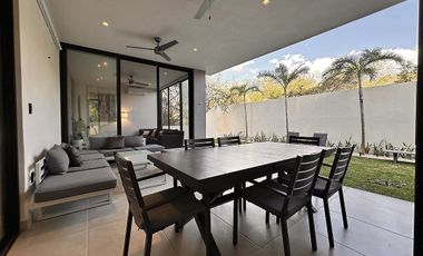 En renta casa con paneles solares en la privada Kutz, en el Yucatán Country Club