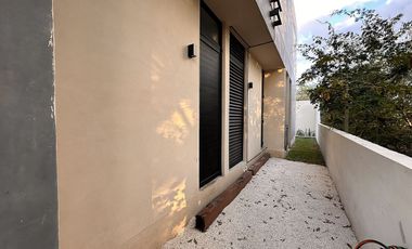 En renta casa con paneles solares en la privada Kutz, en el Yucatán Country Club