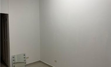 SE ALQUILA LOCAL EN PEDREGAL PH GOLDEN PARK DE 80M CON AIRE A.