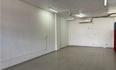 SE ALQUILA LOCAL EN PEDREGAL PH GOLDEN PARK DE 80M CON AIRE A.