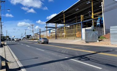 SE ALQUILA LOCAL EN PEDREGAL PH GOLDEN PARK DE 80M CON AIRE A.
