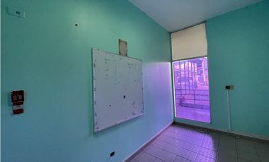 SE ALQUILA LOCAL EN PEDREGAL PH GOLDEN PARK DE 80M CON AIRE A.