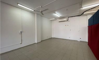 SE ALQUILA LOCAL EN PEDREGAL PH GOLDEN PARK DE 80M CON AIRE A.