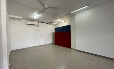 SE ALQUILA LOCAL EN PEDREGAL PH GOLDEN PARK DE 80M CON AIRE A.