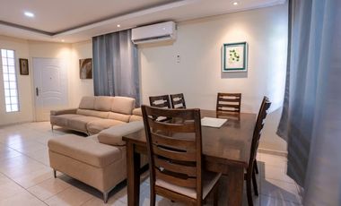 ALQUILER DE HERMOSA CASA DE 225M2 EN EL CRISOL A.Q.