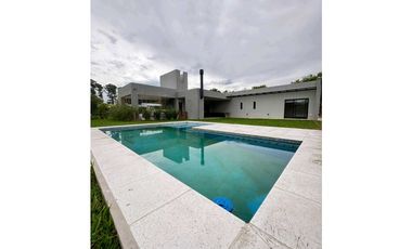 Casa 3 Dormitorios, Barrio privado Catalinas Country