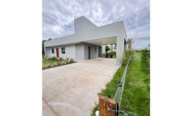 Casa 3 Dormitorios, Barrio privado Catalinas Country