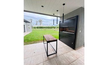 Casa 3 Dormitorios, Barrio privado Catalinas Country