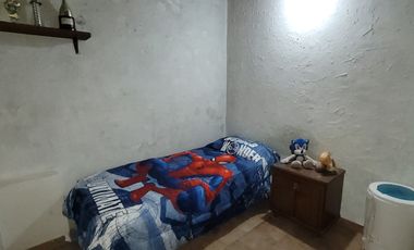 Amplia Casa en venta 2 plantas, c/4 dormitorios, 2 baños, PATIO.  Ciudad Rosario