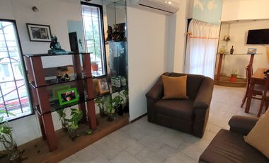 Amplia Casa en venta 2 plantas, c/4 dormitorios, 2 baños, PATIO.  Ciudad Rosario