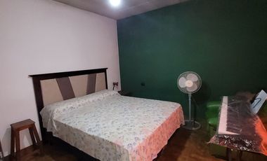 Amplia Casa en venta 2 plantas, c/4 dormitorios, 2 baños, PATIO.  Ciudad Rosario