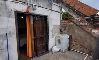 Amplia Casa en venta 2 plantas, c/4 dormitorios, 2 baños, PATIO.  Ciudad Rosario