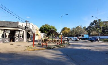 Amplia Casa en venta 2 plantas, c/4 dormitorios, 2 baños, PATIO.  Ciudad Rosario
