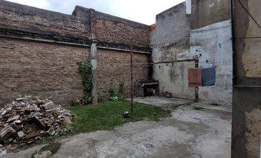Amplia Casa en venta 2 plantas, c/4 dormitorios, 2 baños, PATIO.  Ciudad Rosario