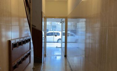 2 AMBIENTES CON PATIO RECICLADO PLANTA BAJA